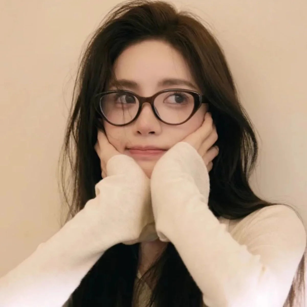 Lunettes de lecture anti-lumière bleue, style œil de chat à la mode, extrêmement simples et élégantes pour les personnes d'âge moyen et âgées